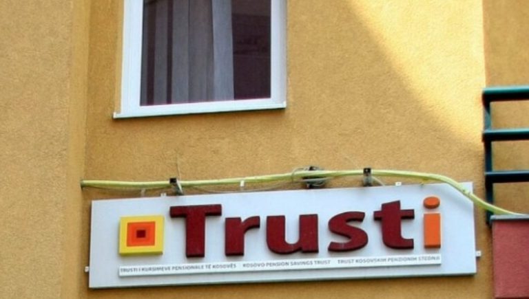 Kursimet Pensionale Rikthehen Fuqishëm: Tri portofole në Plus për 2025