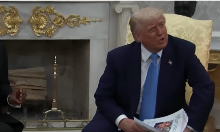 Tensione në Zyrën Ovale, Trump nervozohet dhe përzë gazetarin pasi e pyeti për aeroplanin e dhuruar nga Katari