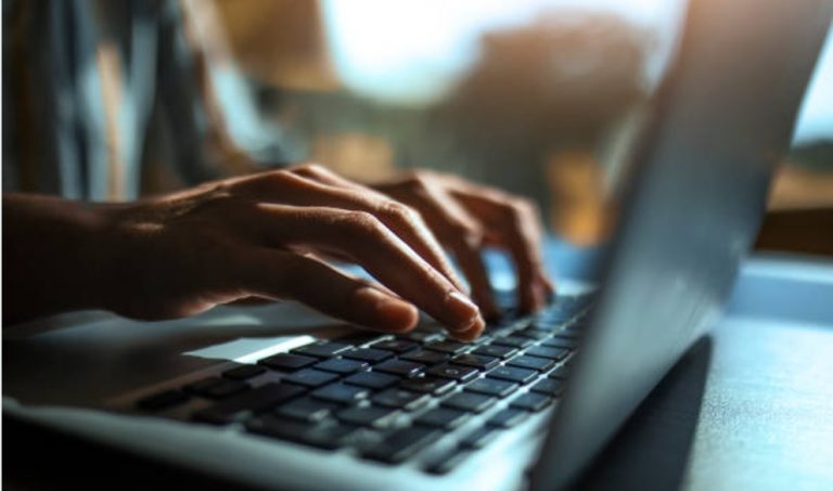Studimi zbulon se shumica e chatbot-ve të inteligjencës artificiale mund të mashtrohen lehtësisht që të japin përgjigje të rrezikshme