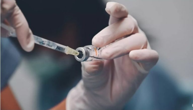 Vaksina eksperimentale për të luftuar kancerin shkakton përgjigje imune për disa pacientë në një provë të vogël