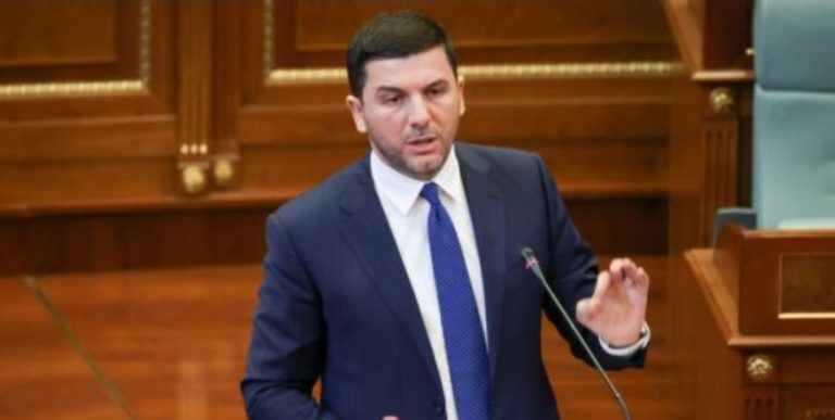 Krasniqi i prerë, thotë se Kurti nuk e ka votë nga PDK-ja për kryeministër