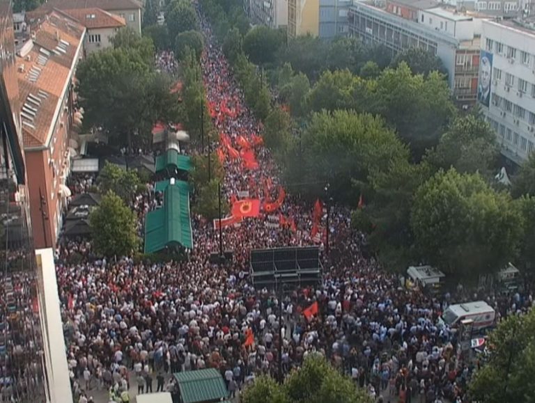 Nis protesta gjithëpopullore në Prishtinë në mbështetje të ish-krerëve të UÇK-së