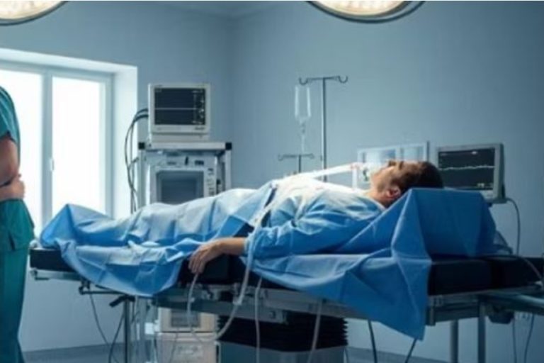 Mjeku lë pacientin në sallën e operacionit për të kryer marrëdhënie me infermieren: Isha i stresuar!