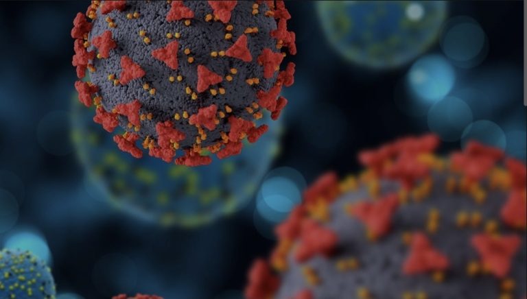 Varianti i ri i Covid përhapet me shpejtësi: Ngjirja e zërit si shenja e parë