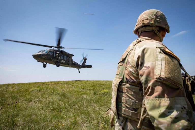 KFOR-i kap me dron dy serbë në Zveçan, ja çfarë dëmi po bënin