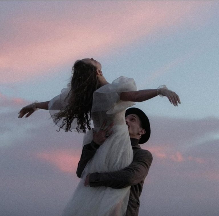 As pamja, as aroma: Çfarë na bën të biem në dashuri me shikim të parë?