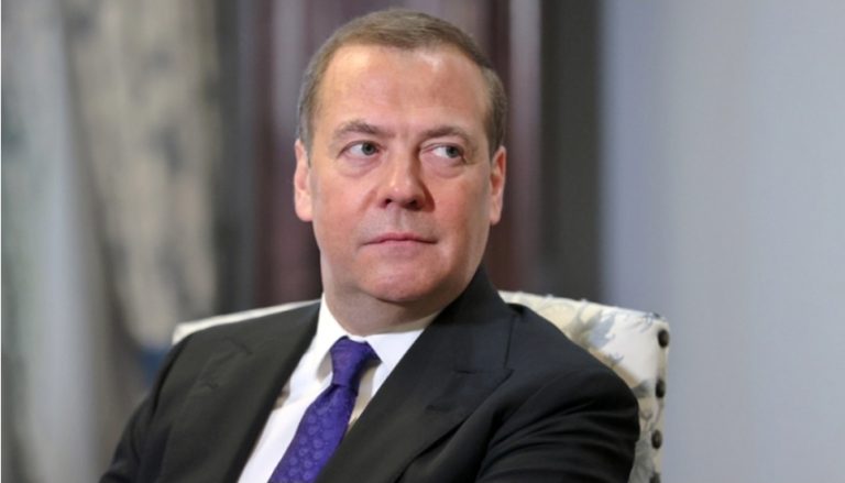 Incidentet me dronë, Medvedev: Evropianët po e ndjejnë rrezikun e luftës, dridhen si kafshë që shkojnë drejt therjes