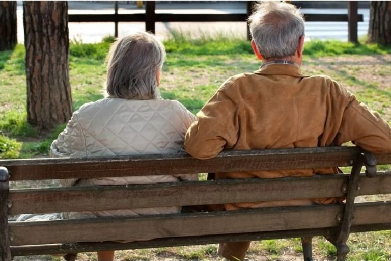 Studimi i ri: Pse gratë jetojnë më gjatë se burrat, ja çfarë thonë shkencëtarët