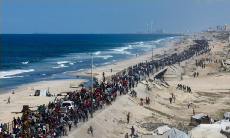 Palestinezët nisin të rikthehen në shtëpitë e tyre pasi hyn në fuqi armëpushimi në Gazë