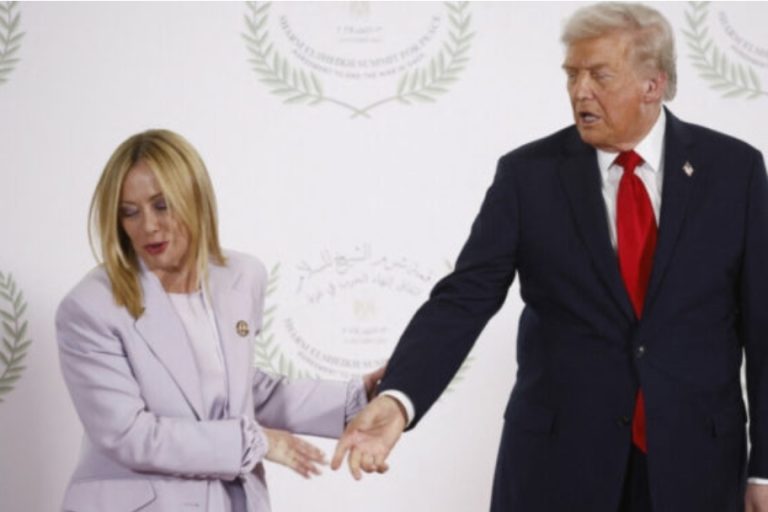 “S’do të guxoja ta thoja në Amerikë!”/ Skenë e papritur në Samitin për Gazën, ja çfarë i thotë Trump Melonit