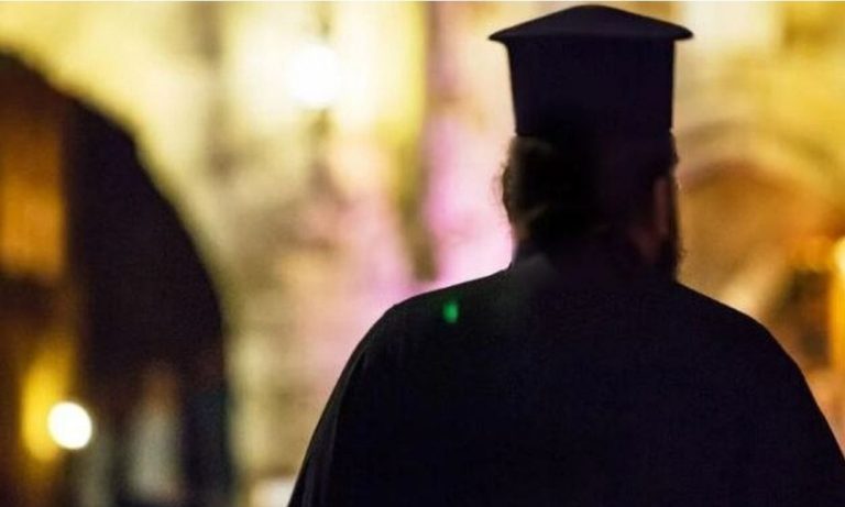 “Mos i ço në bankë, t’i mbaj unë paratë më mirë ”/ 8 vite burg për priftin që mashtroi të moshuarin dhe i zhvati 250 mijë euro, rinovoi shtëpinë e tij