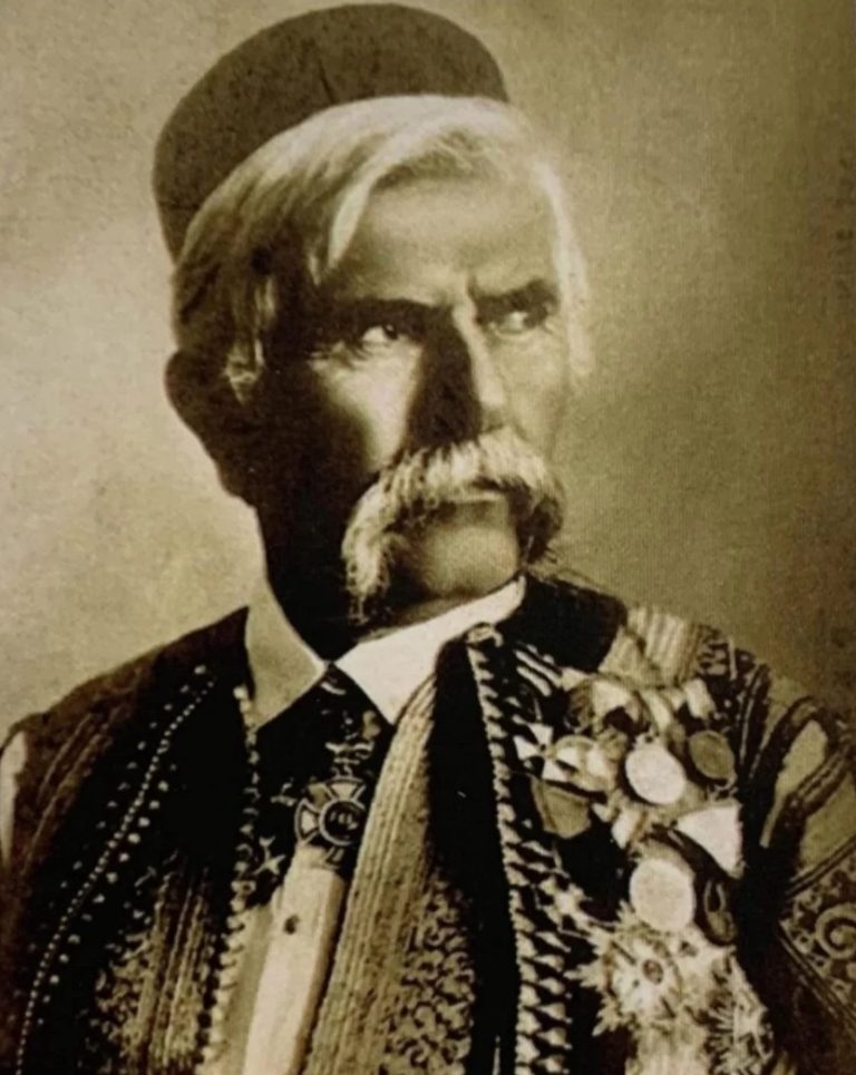 Drama e Mark Milanit: Me gjak shqiptar, por armik në luftë! Si e shpjegoi komandanti i Nokshiqit vëllazërinë dhe çfarë zbuloi në librin e tij për ‘Jetën dhe Zakonet e Shqiptarëve’!