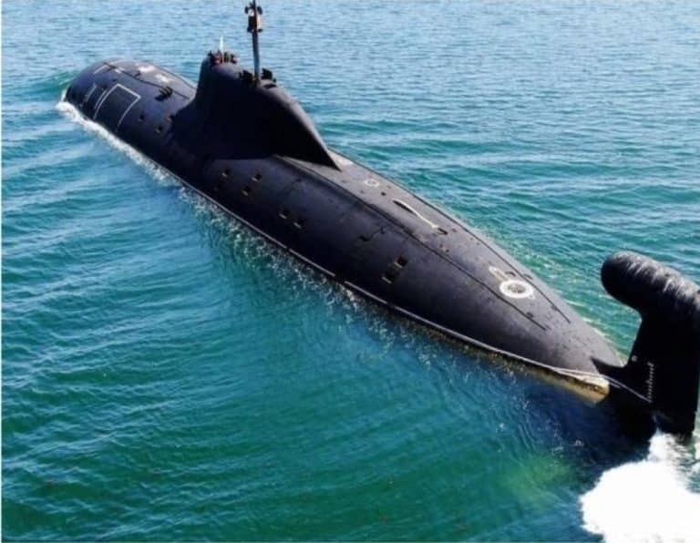 Rusia lëshon në ujë nëndetësen bërthamore ‘Khabarovsk’, Kievi: Po zmbrapsim ofensivën ruse në Pokrovsk