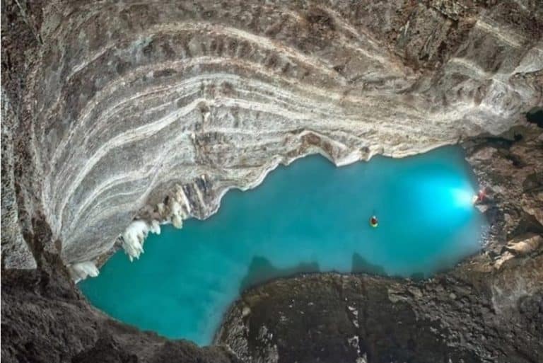 Zbulohen mbetje kockash në Shpellën e Kopiles, ngrihet menjëherë grupi hetimor