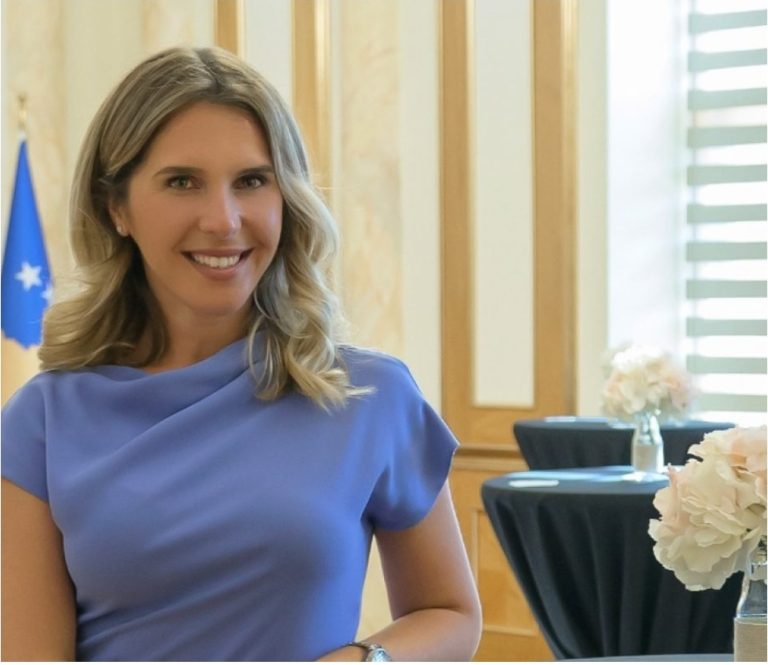 Këshilltarja e Vjosa Osmanit shpërthen ndaj Isa Mustafës: Kosova po paguan ende çka ka bërë ai