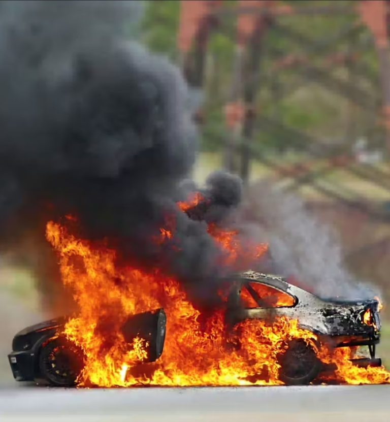 Atentati në Rinas, një makinë digjet në një fshat të Krujës