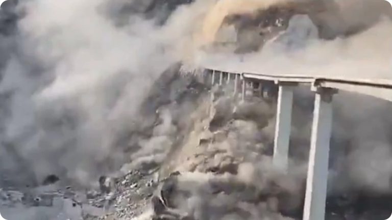 Shembet një ure e sapondërtuar në Kinë – shikoni momentet dramatike