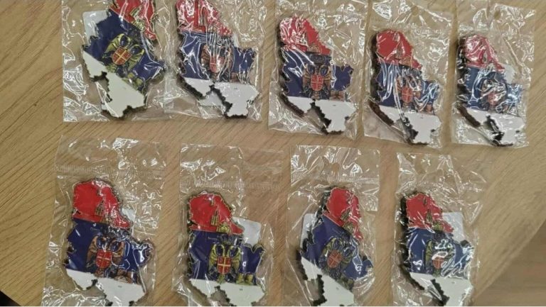 Serbia konfiskon dhe heq nga tregu 900 suvenire me hartën e Serbisë pa Kosovën