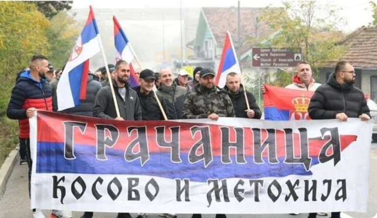 Ku u zhdukën serbët nga Kosova që u nisën në këmbë për në ‘tubimin e madh’ të Vuçiqit në Novi Sad?