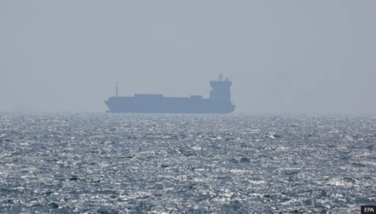 Irani sekuestron tankerin me naftë në Ngushticën e Hormuzit