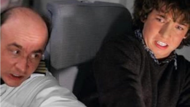 “Kthehu prapa, Eldar!”Fjalët e fundit rrëqethëse të pilotit që i la fëmijët e tij të “drejtonin” aeroplanin (Video)