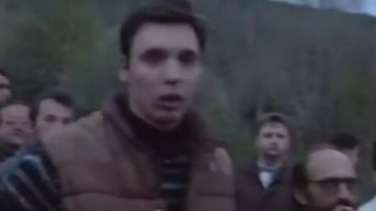 Gazetari nxjerr foton: Vuçiç pjesë e snajperistave në luftën e Bosnjes