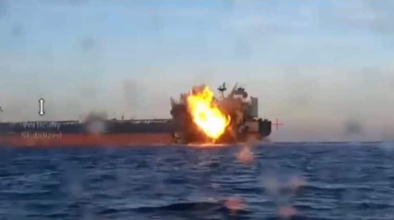 Publikohen pamjet, dronët ukrainas godasin dy tankerë rusë në Detin e Zi