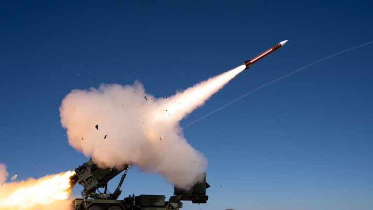 Huthët hyjnë në luftë, qëllojnë me raketa balistike drejt Izraelit
